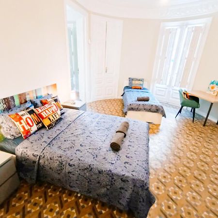 By Plaza Catalunya Rooms Барселона Екстериор снимка