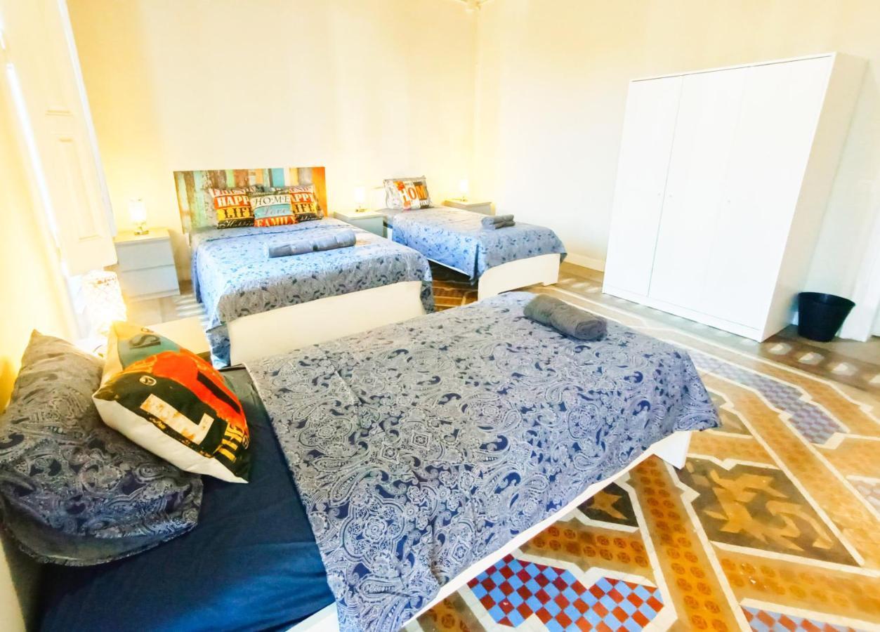 By Plaza Catalunya Rooms Барселона Екстериор снимка