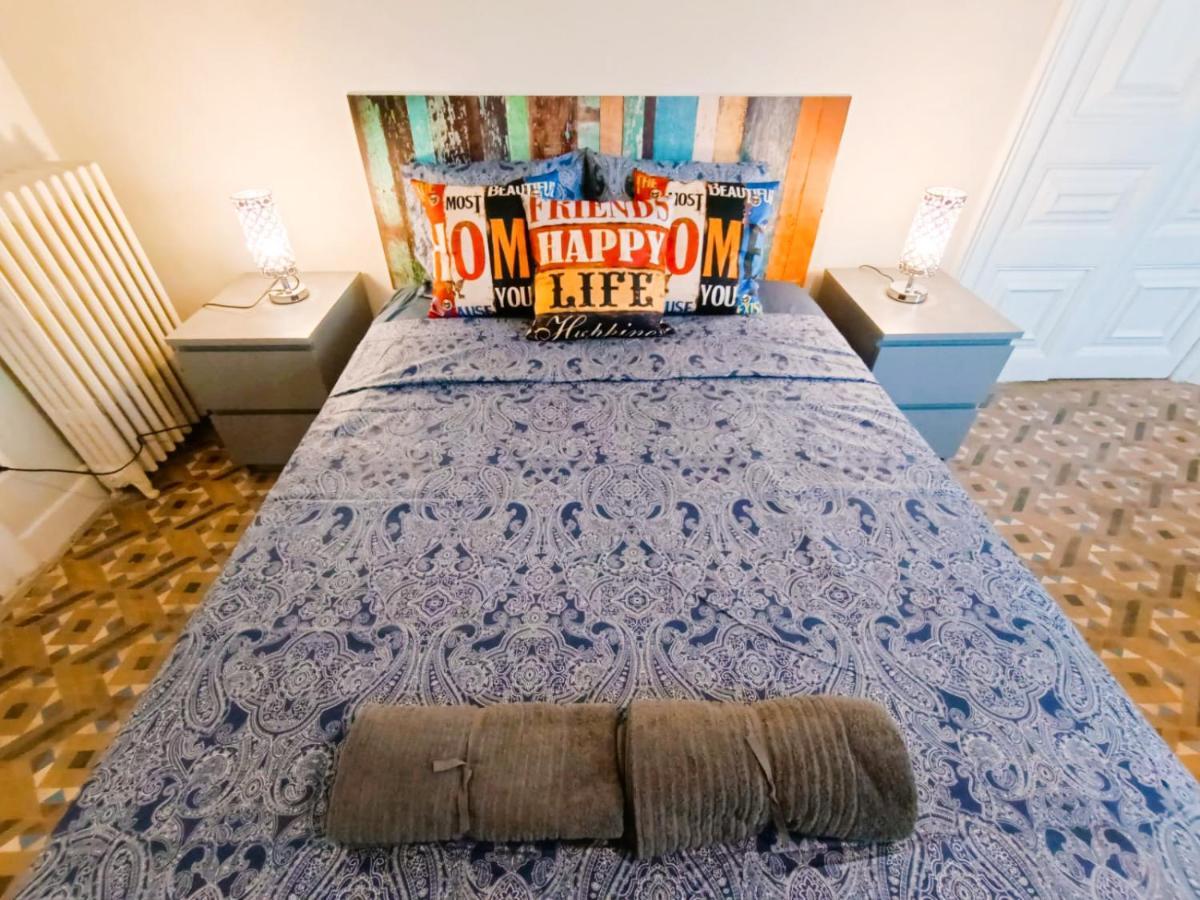By Plaza Catalunya Rooms Барселона Екстериор снимка