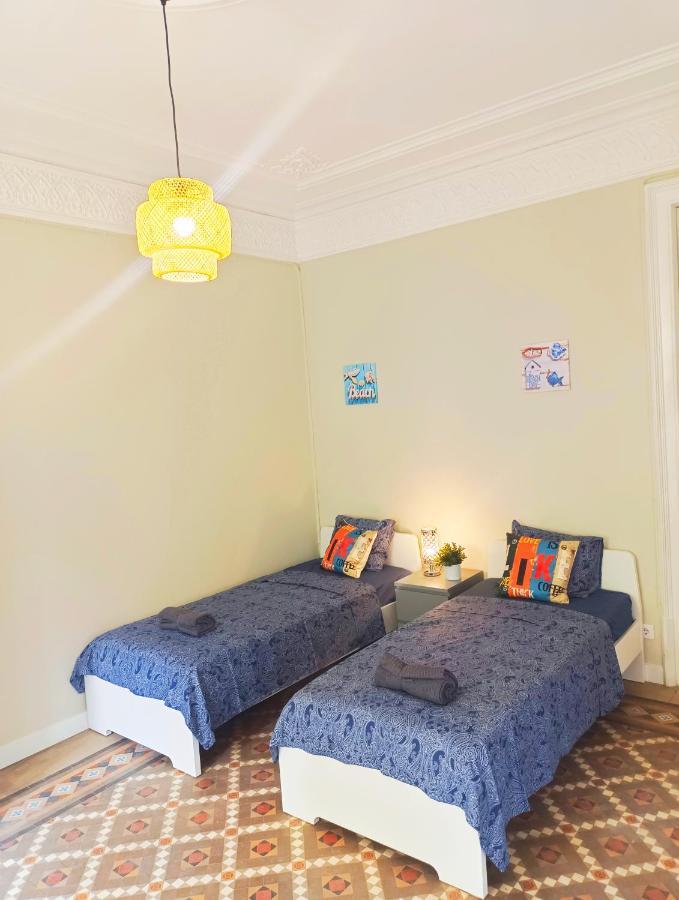 By Plaza Catalunya Rooms Барселона Екстериор снимка