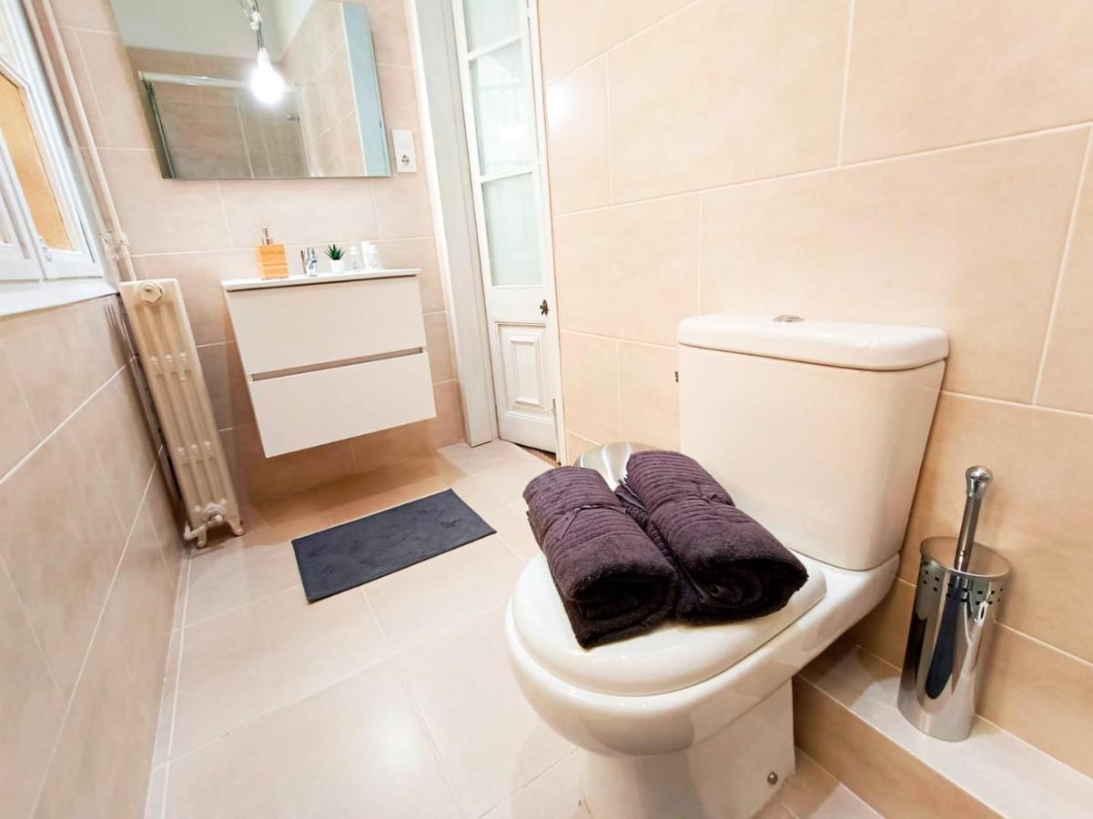 By Plaza Catalunya Rooms Барселона Екстериор снимка
