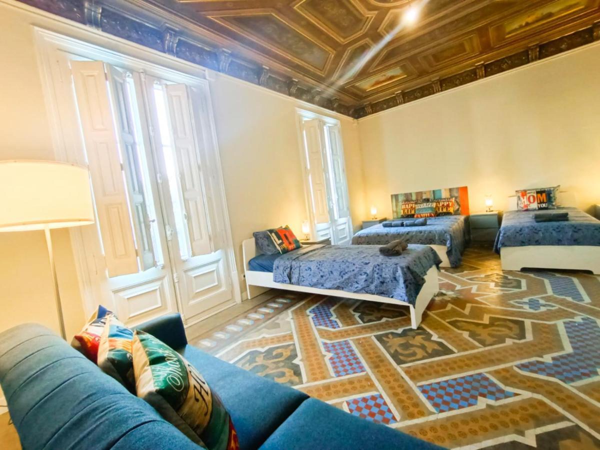 By Plaza Catalunya Rooms Барселона Екстериор снимка