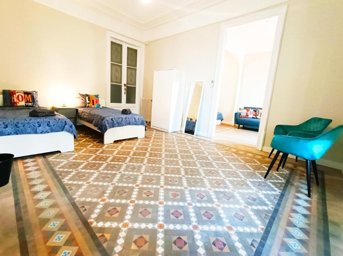 By Plaza Catalunya Rooms Барселона Екстериор снимка