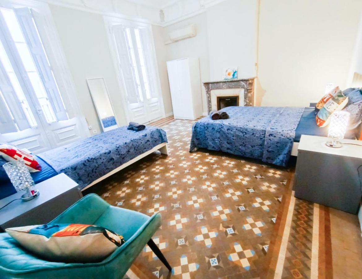 By Plaza Catalunya Rooms Барселона Екстериор снимка